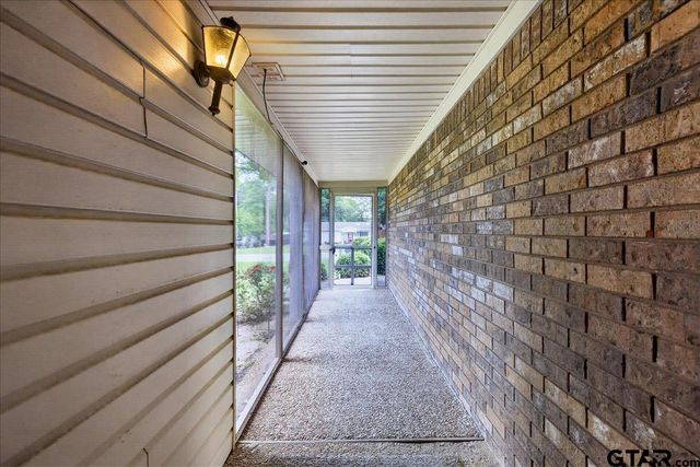 210 Treetop Lane, Hideaway, TX 75771