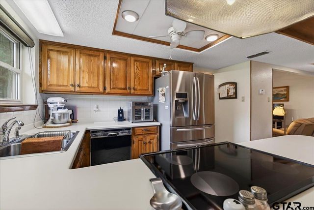 210 Treetop Lane, Hideaway, TX 75771