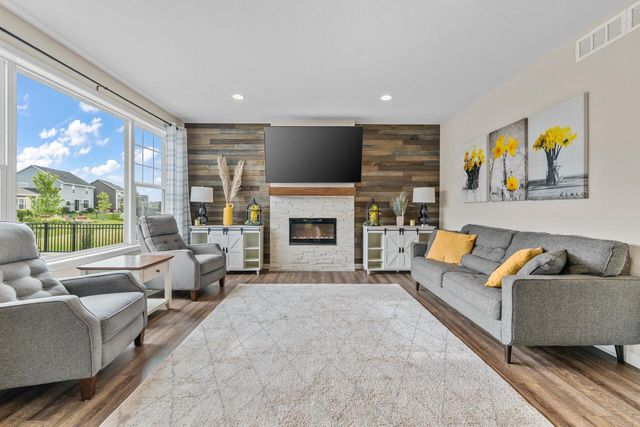 1384 Bluestem TRAIL, Oconomowoc, WI 53066