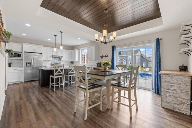 1384 Bluestem TRAIL, Oconomowoc, WI 53066
