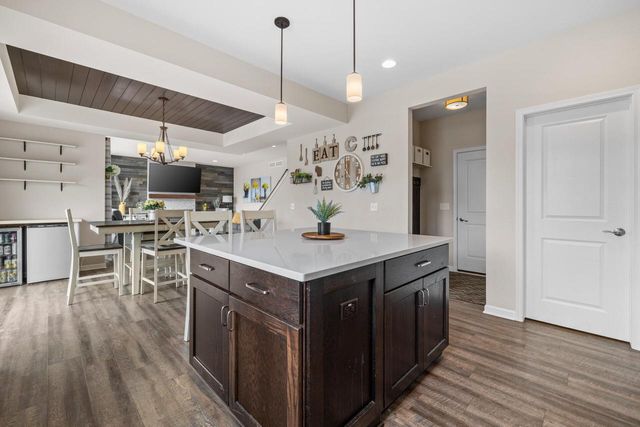 1384 Bluestem TRAIL, Oconomowoc, WI 53066