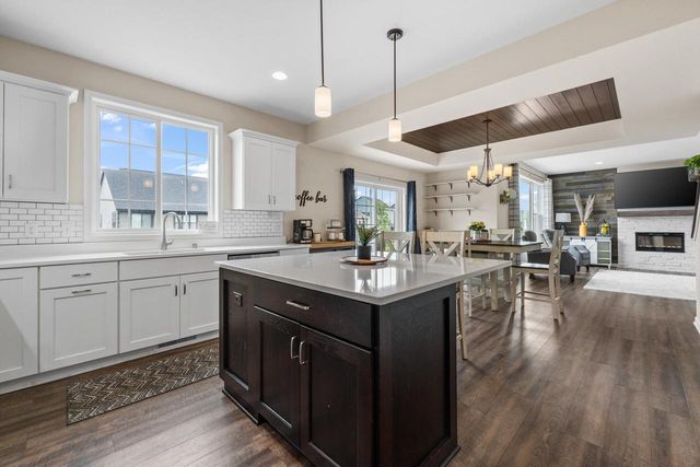 1384 Bluestem TRAIL, Oconomowoc, WI 53066