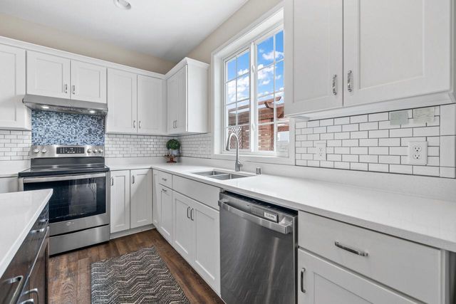 1384 Bluestem TRAIL, Oconomowoc, WI 53066