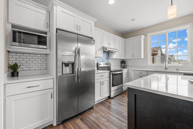 1384 Bluestem TRAIL, Oconomowoc, WI 53066