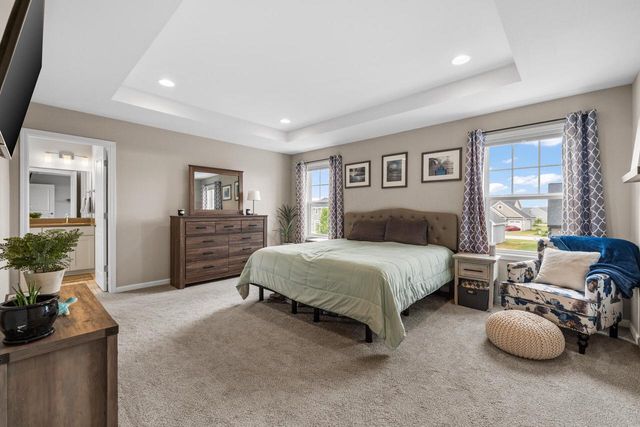 1384 Bluestem TRAIL, Oconomowoc, WI 53066