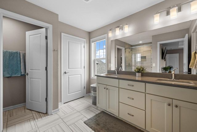 1384 Bluestem TRAIL, Oconomowoc, WI 53066