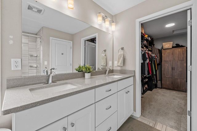 1384 Bluestem TRAIL, Oconomowoc, WI 53066