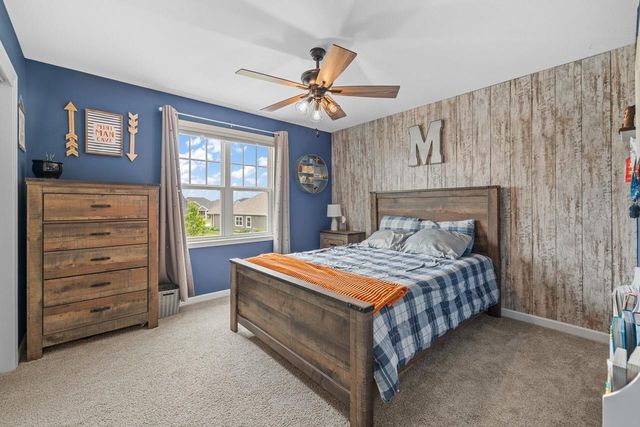 1384 Bluestem TRAIL, Oconomowoc, WI 53066