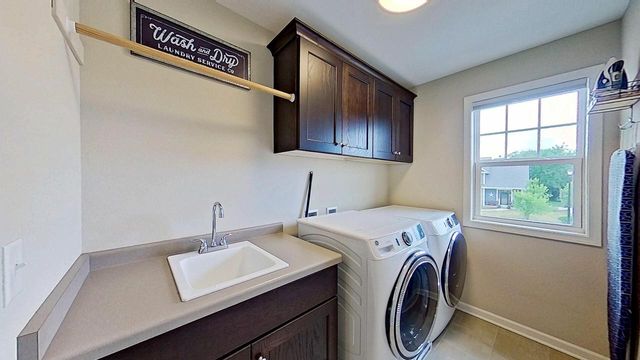 1384 Bluestem TRAIL, Oconomowoc, WI 53066