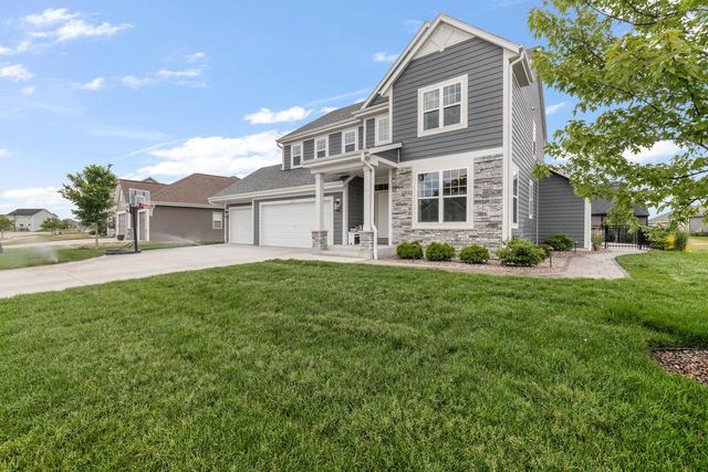 1384 Bluestem TRAIL, Oconomowoc, WI 53066