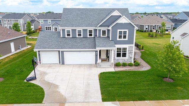 1384 Bluestem TRAIL, Oconomowoc, WI 53066