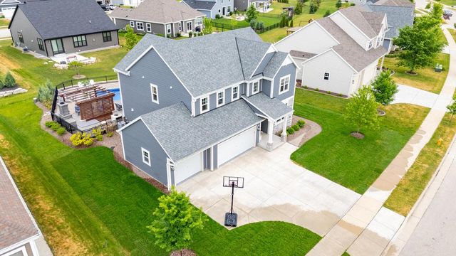 1384 Bluestem TRAIL, Oconomowoc, WI 53066