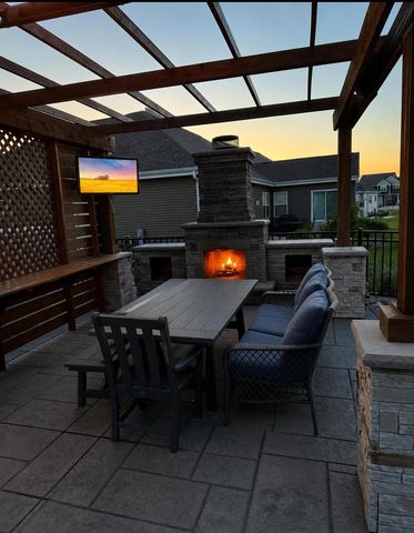 1384 Bluestem TRAIL, Oconomowoc, WI 53066