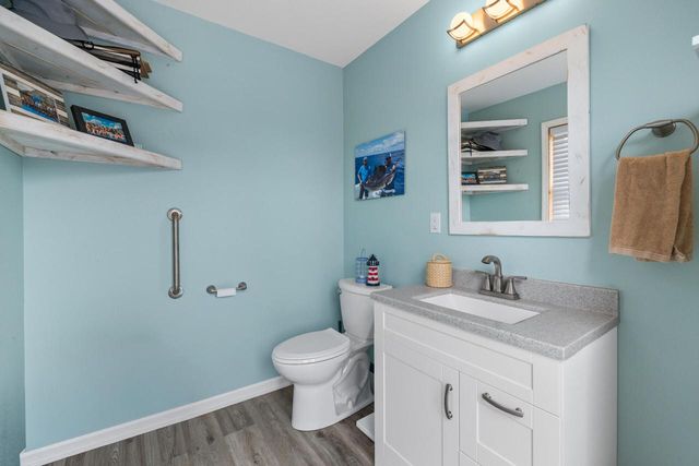 1384 Bluestem TRAIL, Oconomowoc, WI 53066