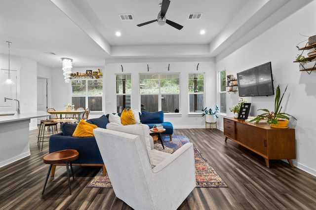 706 Stow DR, Spicewood, TX 78669