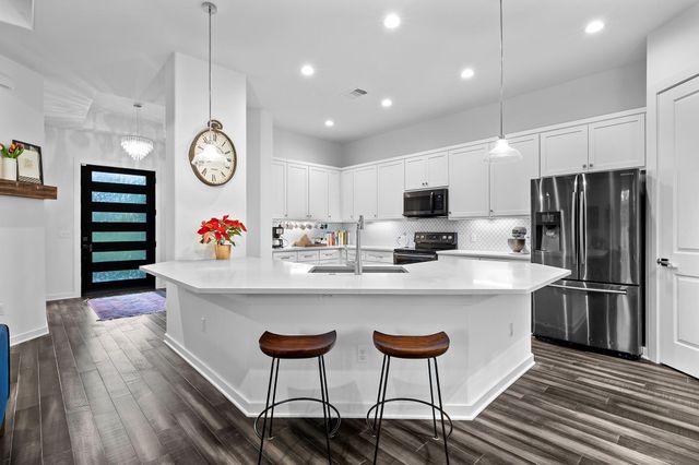 706 Stow DR, Spicewood, TX 78669