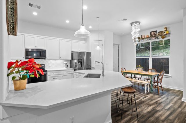 706 Stow DR, Spicewood, TX 78669