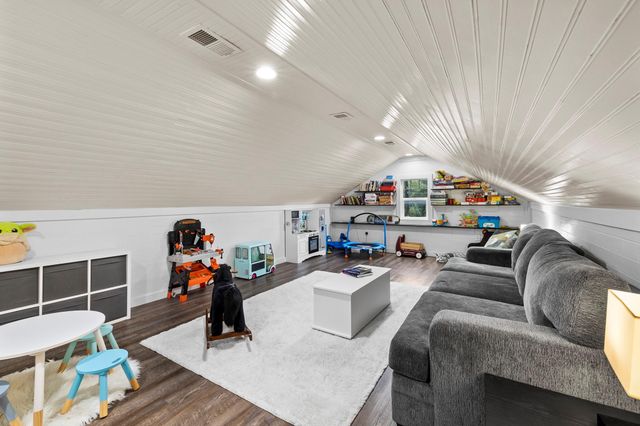 706 Stow DR, Spicewood, TX 78669