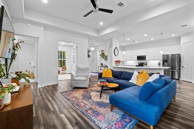 706 Stow DR, Spicewood, TX 78669