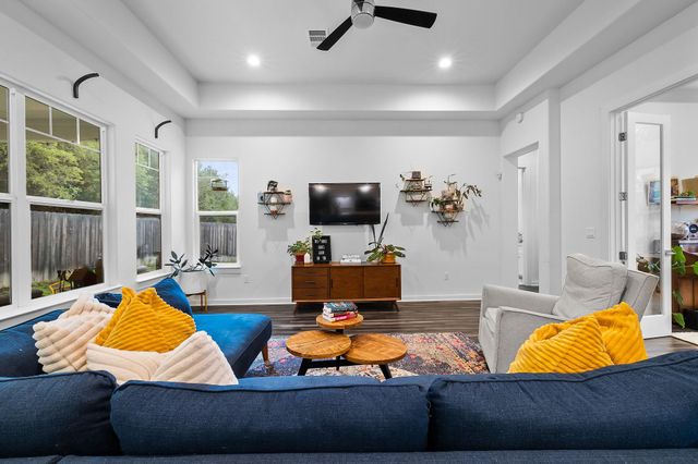 706 Stow DR, Spicewood, TX 78669
