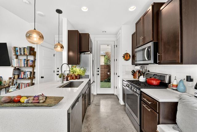 2601 Willow ST B, Austin, TX 78702