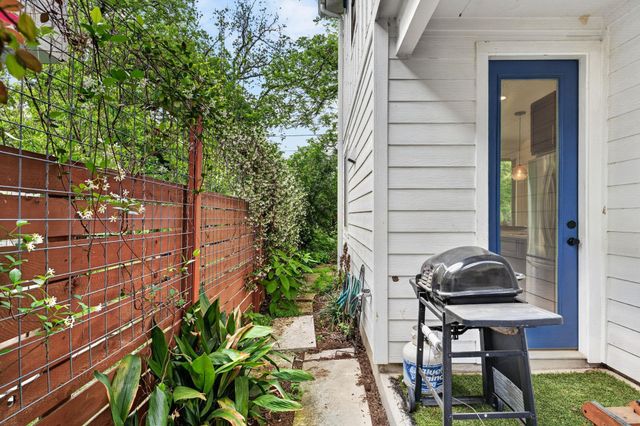 2601 Willow ST B, Austin, TX 78702