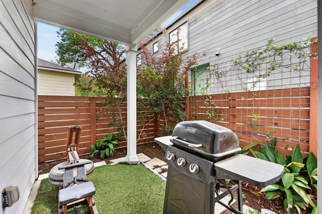 2601 Willow ST B, Austin, TX 78702