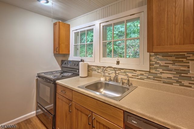 114 Lakeside Dr, Liberty Twp., NJ 07823