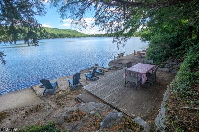 114 Lakeside Dr, Liberty Twp., NJ 07823