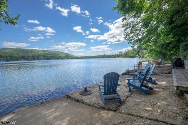 114 Lakeside Dr, Liberty Twp., NJ 07823