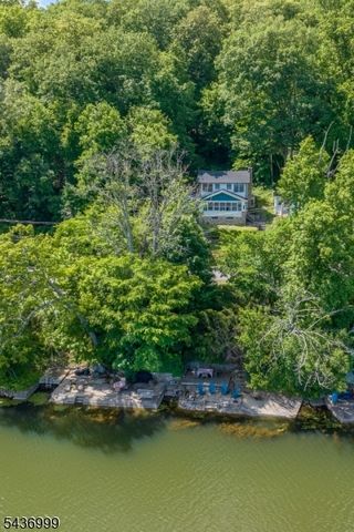 114 Lakeside Dr, Liberty Twp., NJ 07823