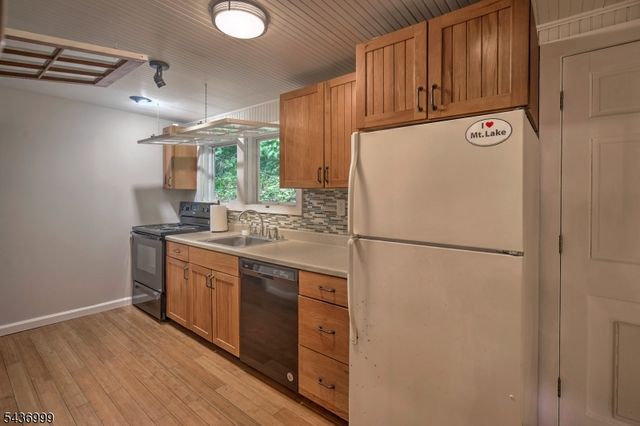114 Lakeside Dr, Liberty Twp., NJ 07823