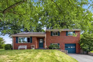 1277 Star Ridge Dr, Upper St Clair, PA 15241