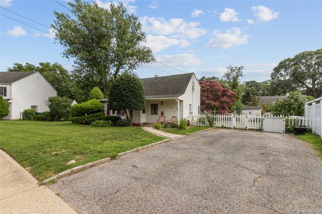 713 Wren Court, West Hempstead, NY 11552