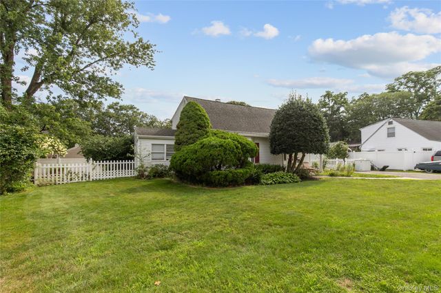 713 Wren Court, West Hempstead, NY 11552