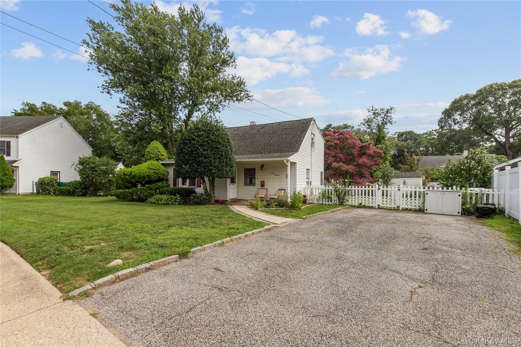 713 Wren Court, West Hempstead, NY 11552 — photo 2