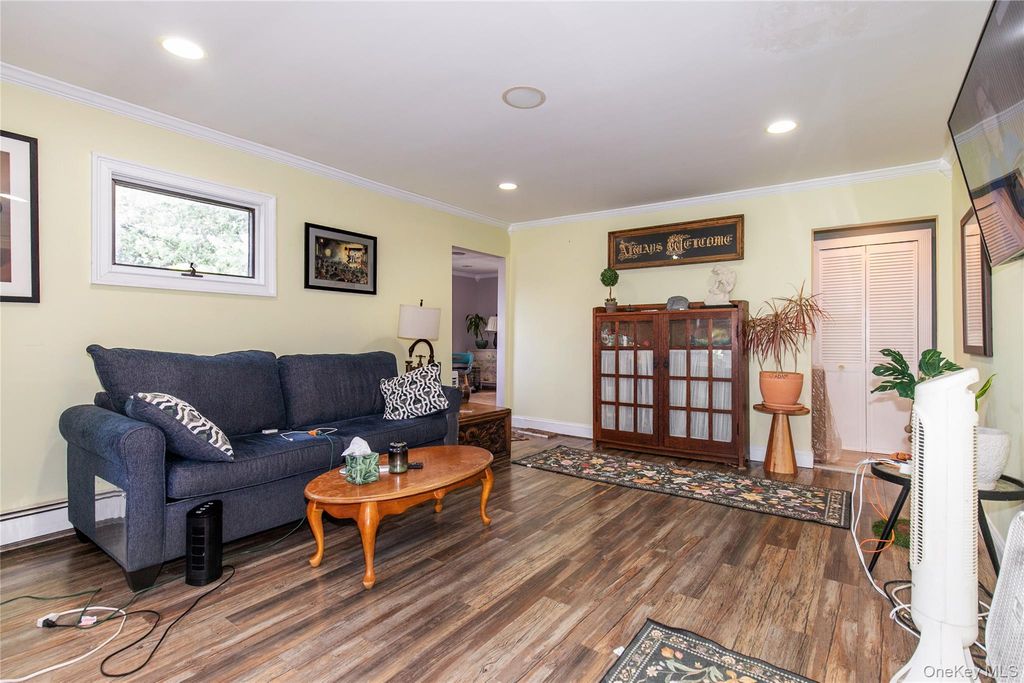 713 Wren Court, West Hempstead, NY 11552 — photo 5