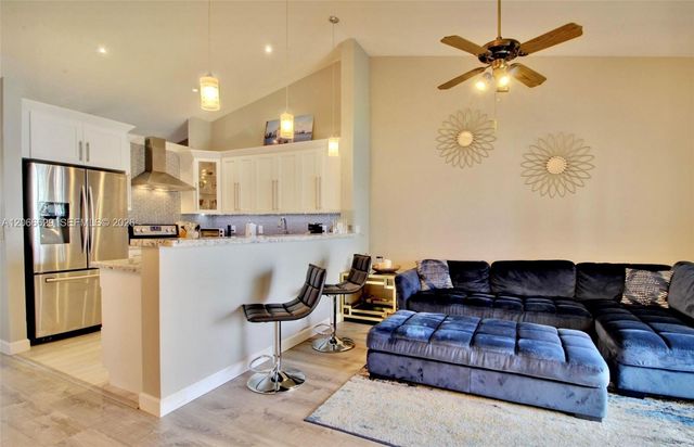206 Liberty Court ., Deerfield Beach, FL 33442