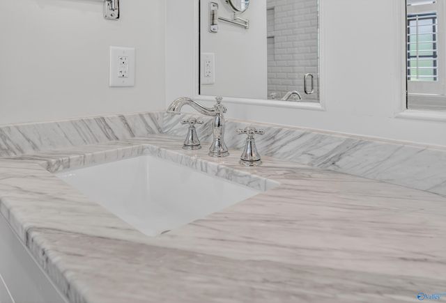 8 College Hill Circle NW, Huntsville, AL 35806