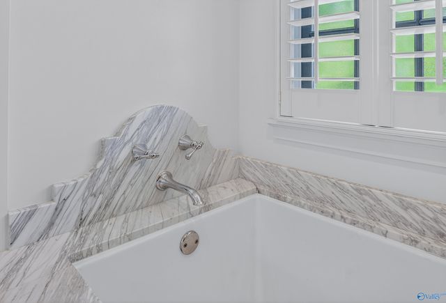 8 College Hill Circle NW, Huntsville, AL 35806