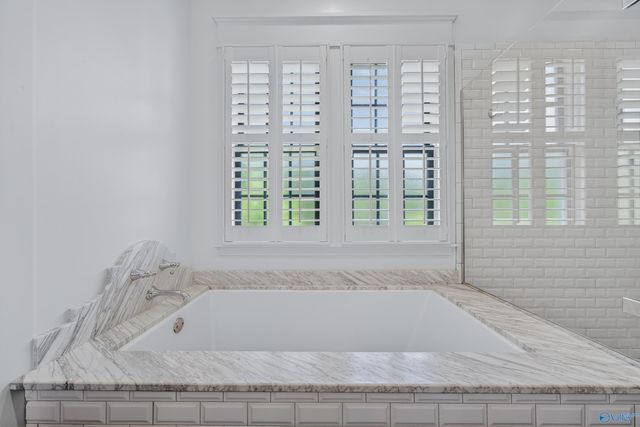 8 College Hill Circle NW, Huntsville, AL 35806