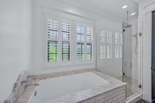 8 College Hill Circle NW, Huntsville, AL 35806