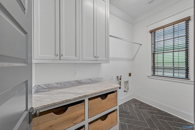 8 College Hill Circle NW, Huntsville, AL 35806