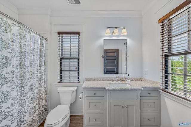 8 College Hill Circle NW, Huntsville, AL 35806