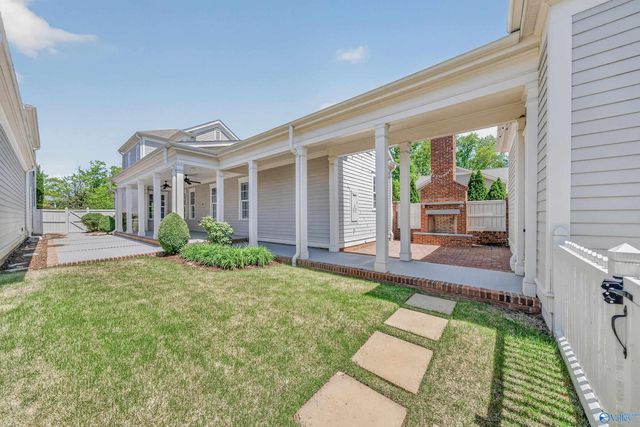 8 College Hill Circle NW, Huntsville, AL 35806