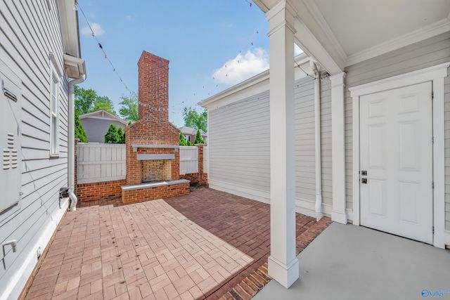 8 College Hill Circle NW, Huntsville, AL 35806