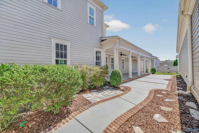 8 College Hill Circle NW, Huntsville, AL 35806