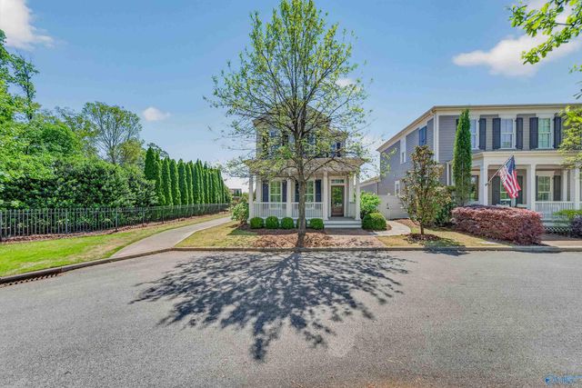 8 College Hill Circle NW, Huntsville, AL 35806