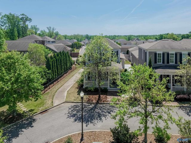 8 College Hill Circle NW, Huntsville, AL 35806