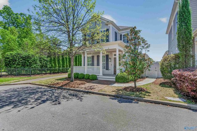 8 College Hill Circle NW, Huntsville, AL 35806